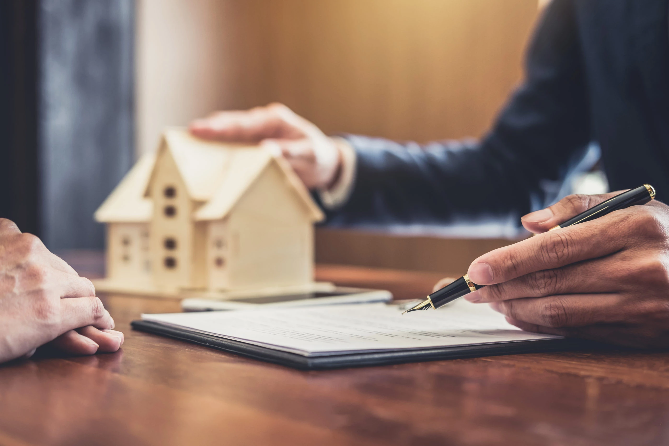 Loi Hoguet : les conséquences pour les agents immobiliers